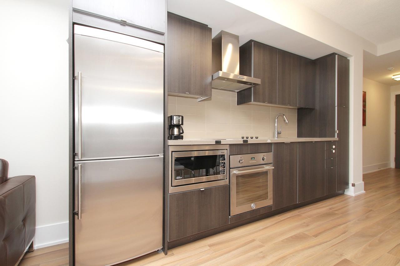 Napa Furnished Suites At Cn Tower & Maple Leaf Square Toronto Exterior photo