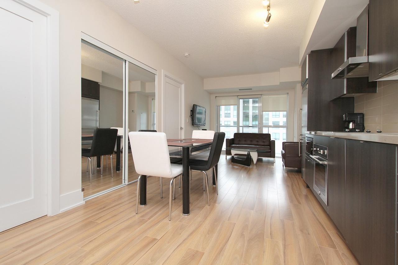 Napa Furnished Suites At Cn Tower & Maple Leaf Square Toronto Exterior photo