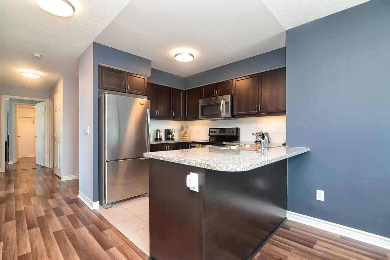 Napa Furnished Suites At Cn Tower & Maple Leaf Square Toronto Exterior photo