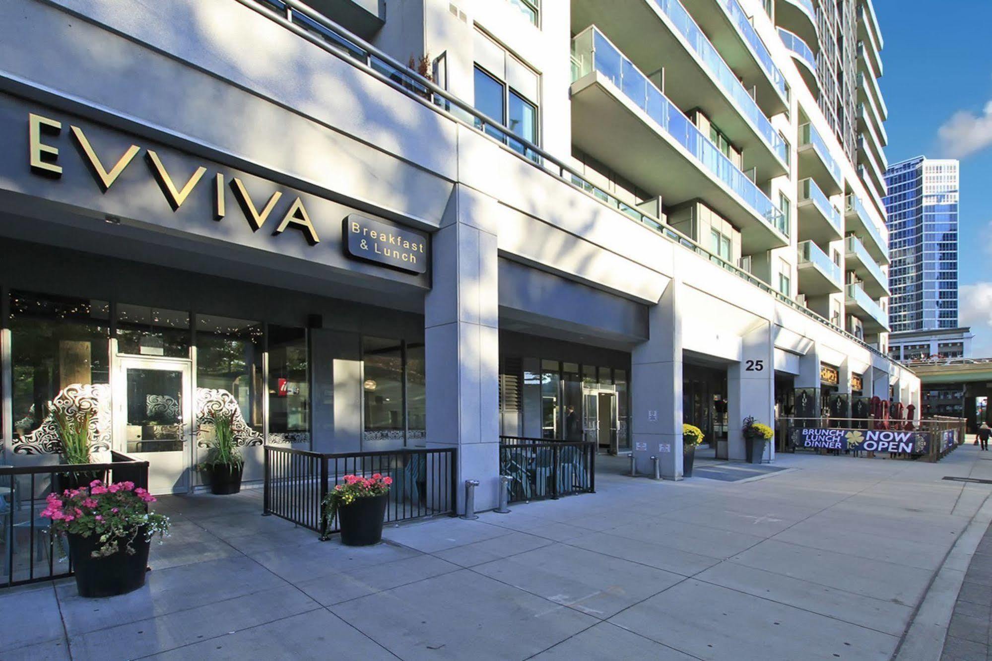 Napa Furnished Suites At Cn Tower & Maple Leaf Square Toronto Exterior photo