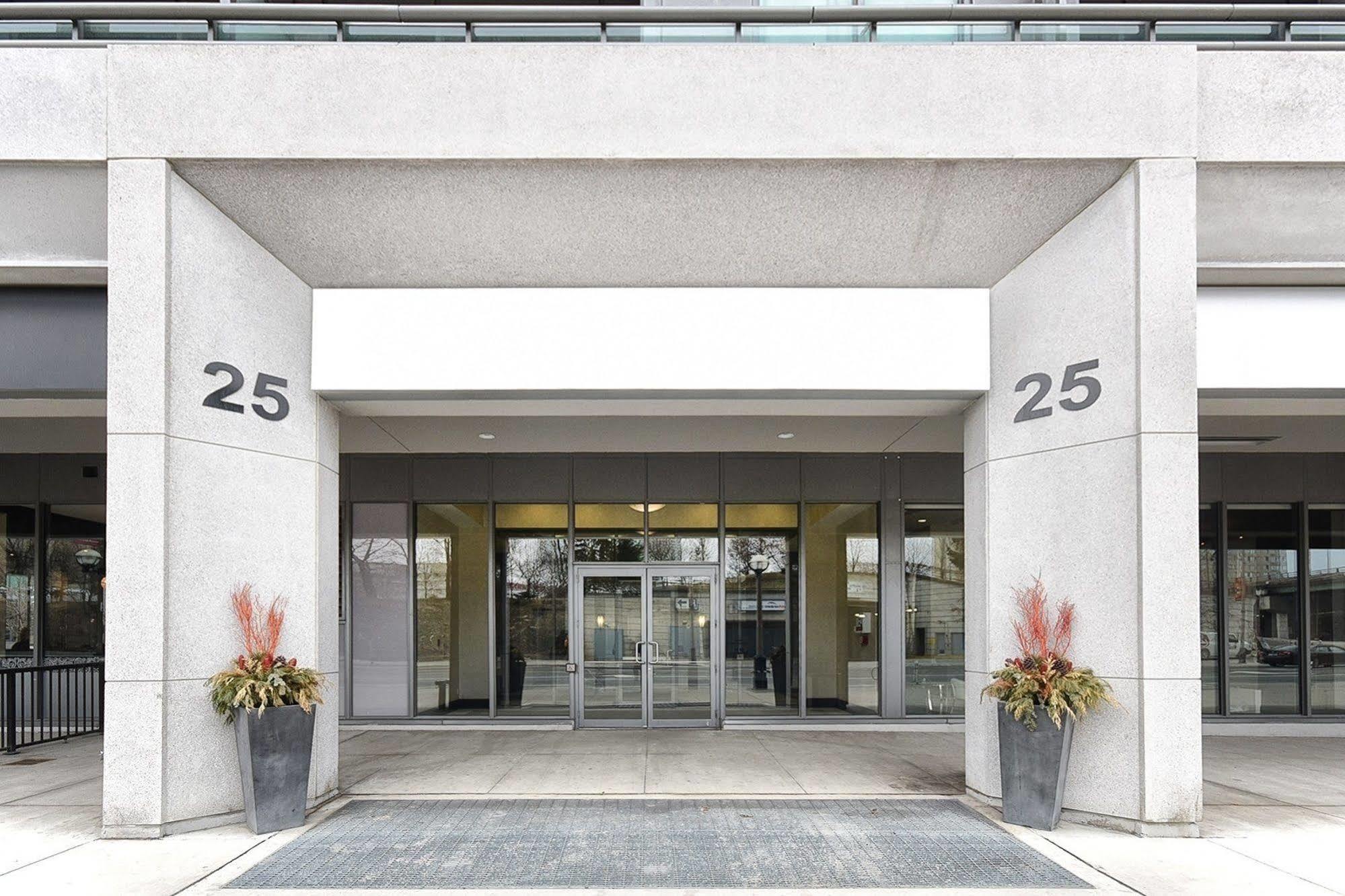 Napa Furnished Suites At Cn Tower & Maple Leaf Square Toronto Exterior photo